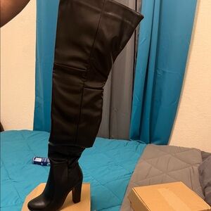 NEW Black Over-the-Knee Women's Boots NEW Never worn